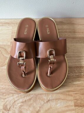 R&B Brown Leather Buckle Platform Thong Sandals
